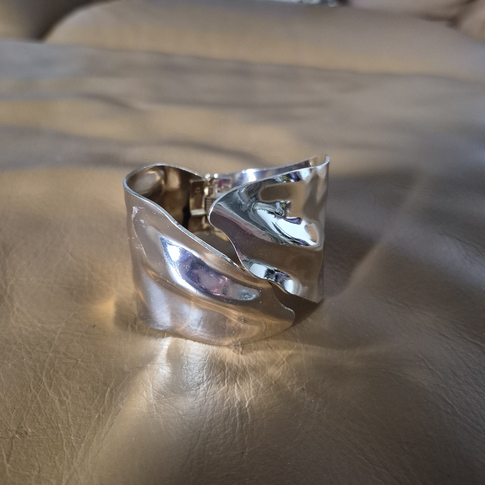 Elegant Gold Wave Cuff Bracelet